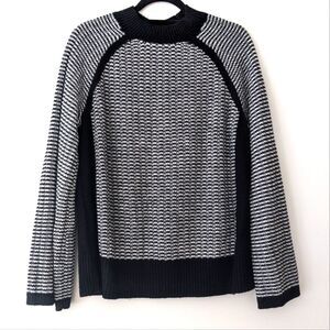 Liz Clairborne soft black and white crewneck sweater